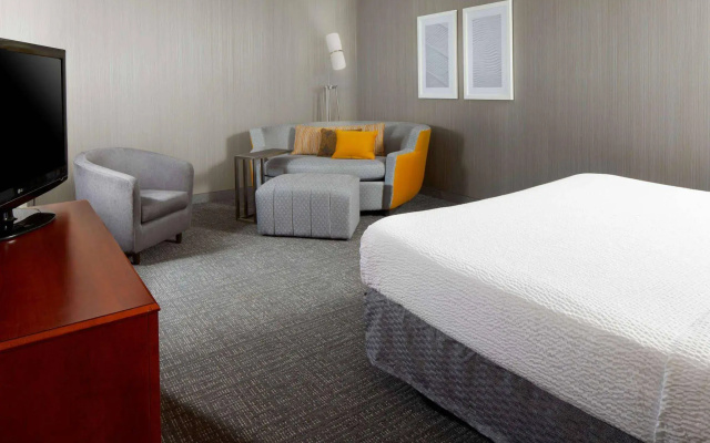 Courtyard by Marriott Edison Woodbridge