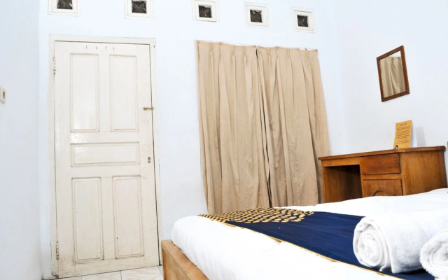 Rendy Putra Malingping by OYO Rooms