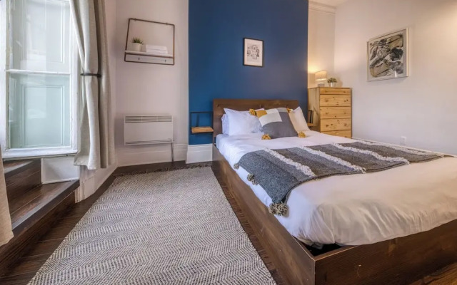 Remparts 2 Bed w Private terrace & sauna