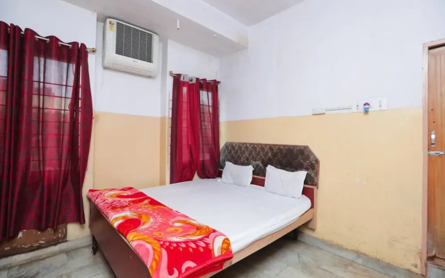 SPOT ON 45472 Hotel Savitri