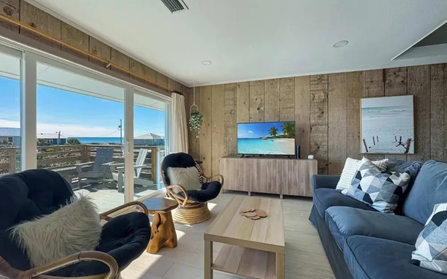 Beautiful Views Easy Beach & Bay Access