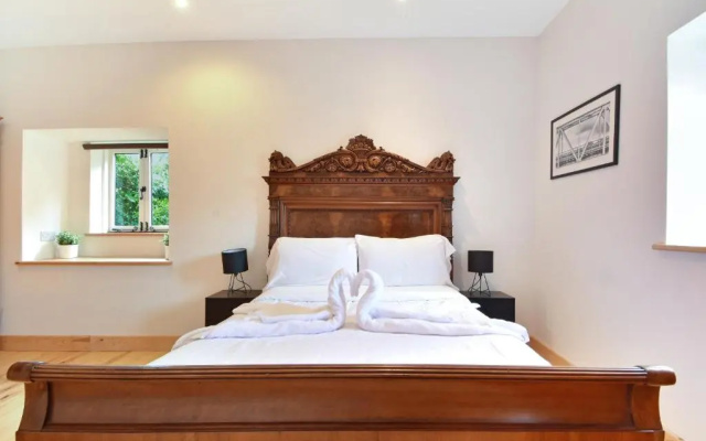 5 Bed Barn Conversion - with Private Hot Tub