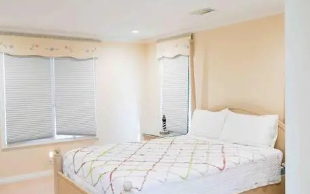 Stunning Hollywood Beach Ocean Front Home-0xnard