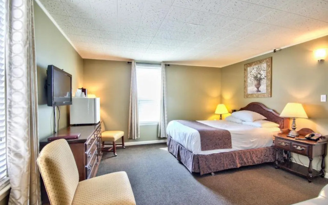 The Queen’s Cue, Stratford, A Tribute Portfolio Hotel