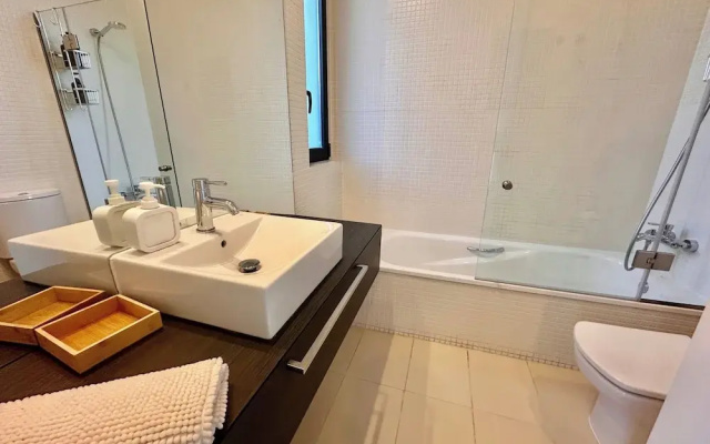Villa - Sleeps 8 - Near Beaches Golf and Polo