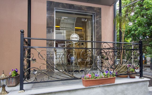 Отель Yerevan Boutique вид на фасад