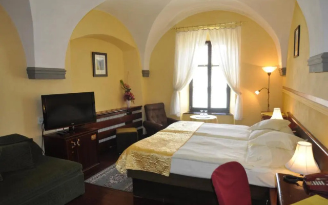 GARNI - Barbakan Hotel
