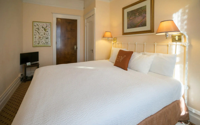 The Andrews Hotel
