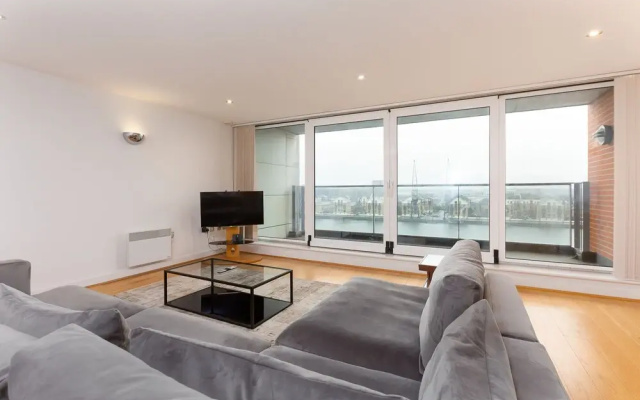 Waterside Bliss 2 Bed 2 Bath Apartment