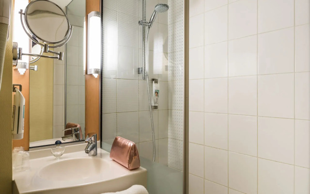 ibis Paris Pont De Suresnes
