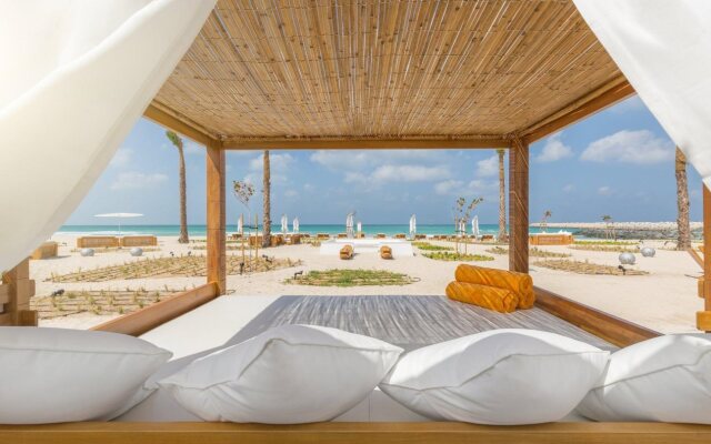 Nikki Beach Resort & Spa Dubai	 2