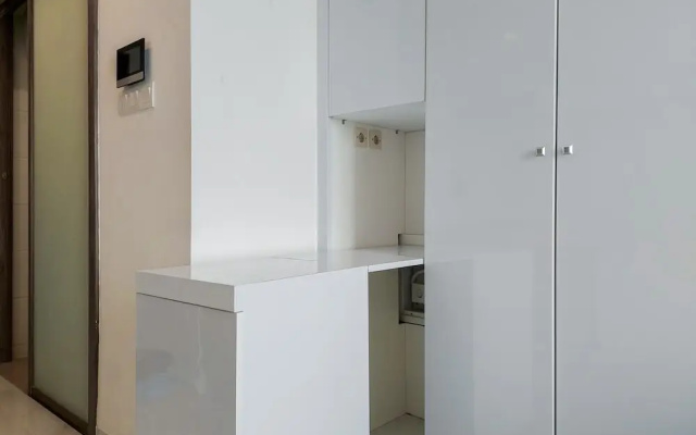 Homey And Warm Studio At Sky House Bsd Apartment