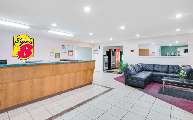 Super 8 by Wyndham Kennett