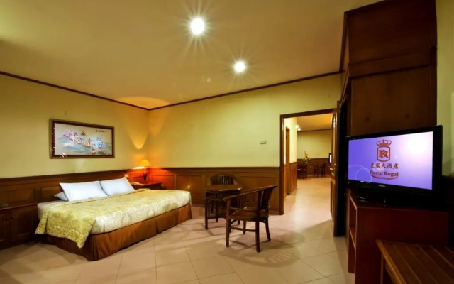 Royal Regal Hotel