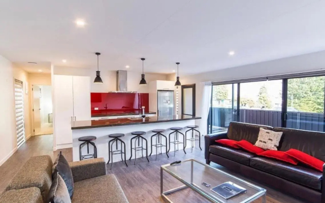 Central Spa Escape - Queenstown Apartment F2