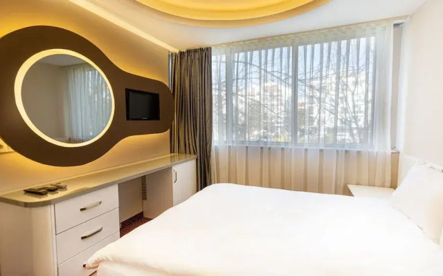 IS Hotel