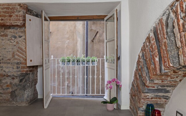 Отель Wood and Stone Apartment in the historical center Италия, Генуя - отзывы, цены и фото номеров - забронировать отель Wood and Stone Apartment in the historical center онлайн вид на фасад