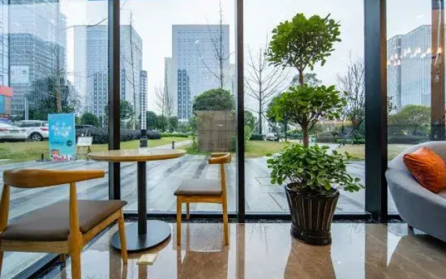 Berry Hotel Zunyi (Linda Sunshine City)