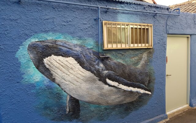 Отель Jinho's Black Whale Guesthouse & Bar Южная Корея, Сеул - отзывы, цены и фото номеров - забронировать отель Jinho's Black Whale Guesthouse & Bar онлайн вид на фасад