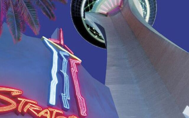 Отель The STRAT Hotel, Casino & SkyPod США, Лас-Вегас - 8 отзывов об отеле, цены и фото номеров - забронировать отель The STRAT Hotel, Casino & SkyPod онлайн вид на фасад