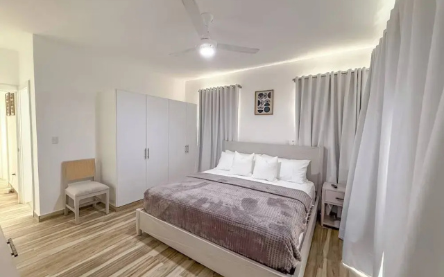 Hillside Condo - 2BR Charming APT Close to Strip!