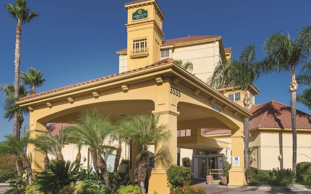 La Quinta Inn & Suites by Wyndham Ontario Airport in Ontario, United States of America from 147$, photos, reviews - zenhotels.com hotel front