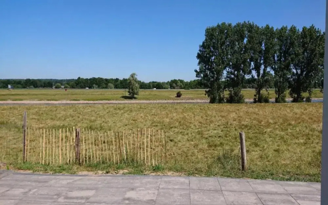 Romantic Boathouse Getaway in Lathum