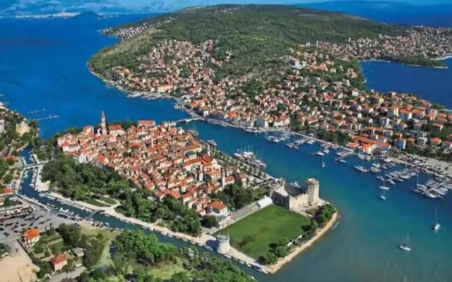 Homely Apartment in Trogir near Beach
