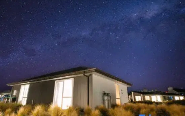 Tekapo LupinFaves Hoilday House