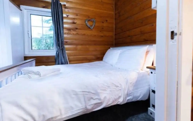 Mountain View 2 bed Log Cabin