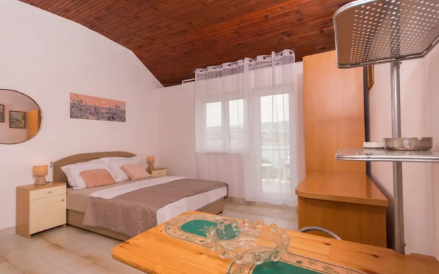 Quaint Holiday Home in Mastrinka With Balcony