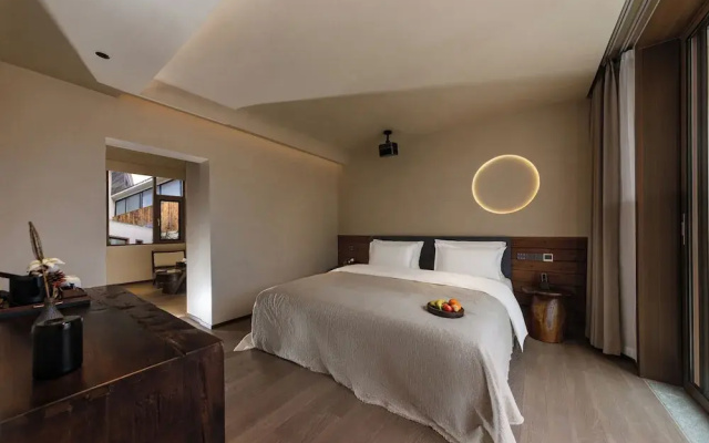 Shangri-La Homestay Designer B&B