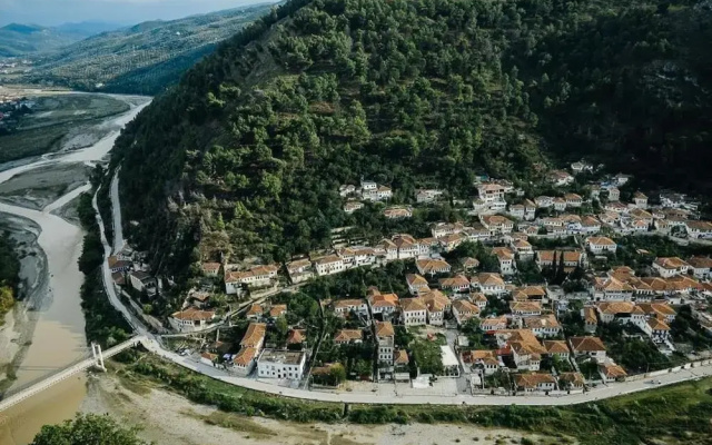 Through Mangalem
