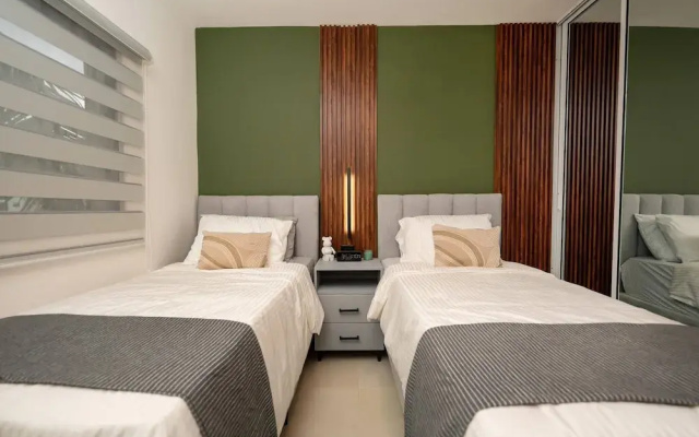 Dream Stay - Pool & Gym - 10min Airport & Homs