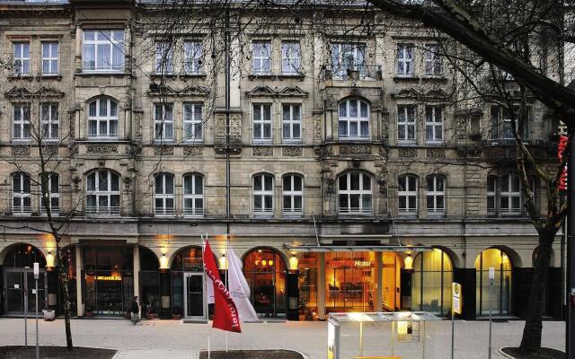 Отель IntercityHotel Düsseldorf вид на фасад