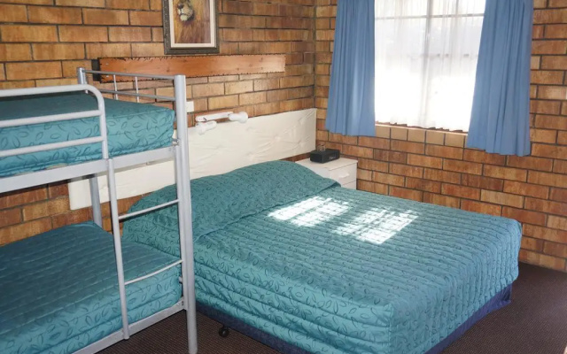 Miles Outback Motel