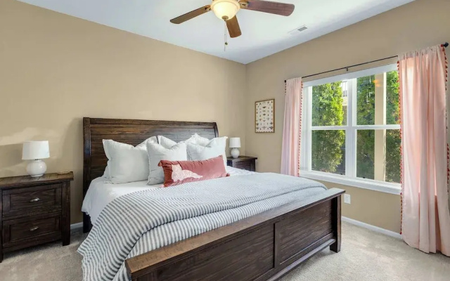 Panoramic Sunset Escape Waterfront Condo for 7!