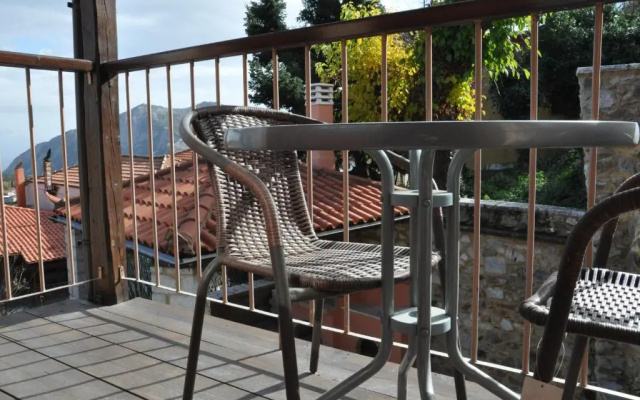 Apostolia's Small House Bed and view