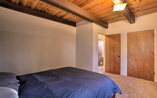 4-season Tahoe Hideaway: 1 Block to Biking!