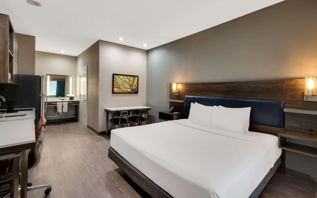 Best Western Laplace Inn