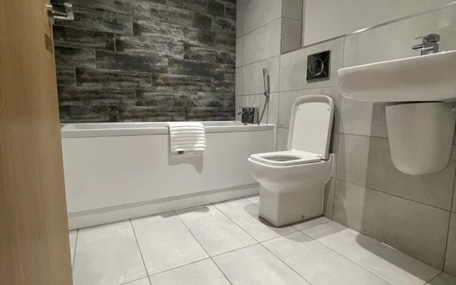 Luxury 2-bed Apartment in Manchester With Parking