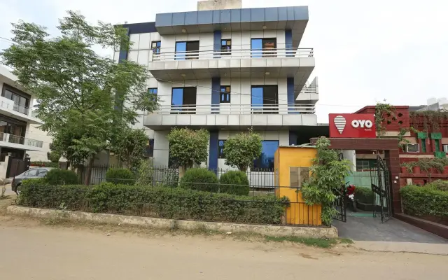 Cybercity Rooms & Suites by OYO Rooms