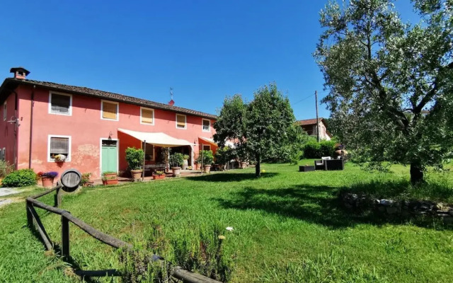 Private Garden House in Redortiers