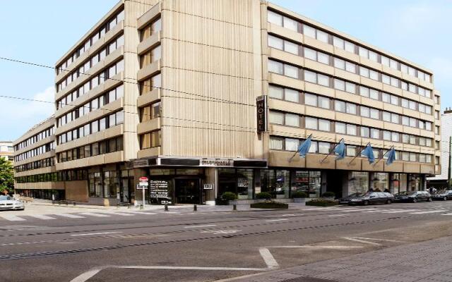 Отель NH Brussels City Centre Бельгия, Брюссель - 2 отзыва об отеле, цены и фото номеров - забронировать отель NH Brussels City Centre онлайн вид на фасад