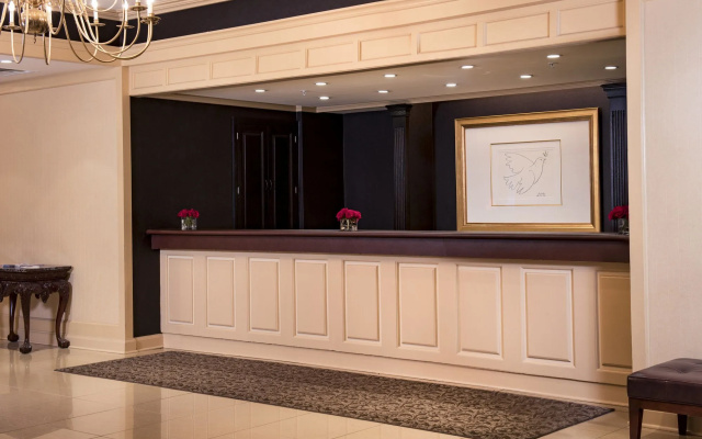 Bella Vista Hotel & Suites