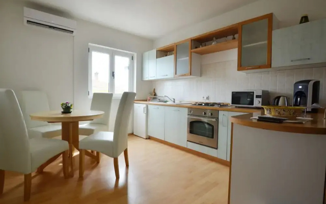 Spacious Apartment With Loggia