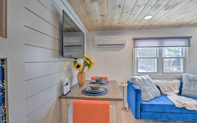 Modern Apartment: Near Hiking & Race Course