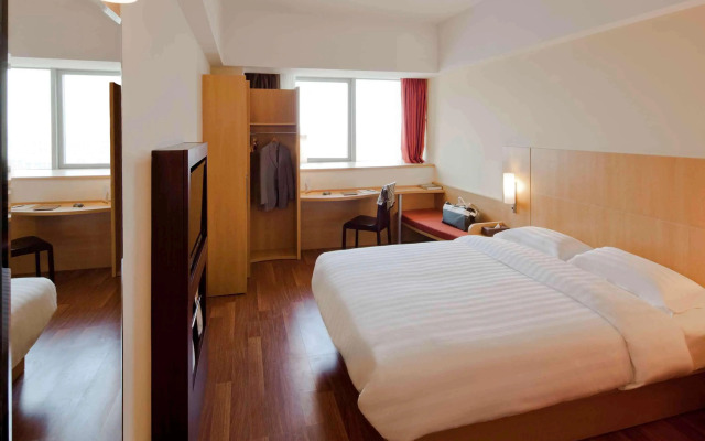 Ibis Qingdao Chengyang