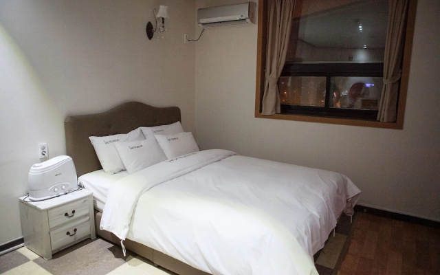 Maum Hotel and Backpackers