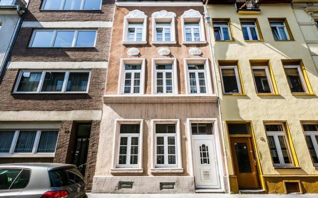 Отель Ferienwohnung Köln-Altstadt Nord Германия, Кёльн - отзывы, цены и фото номеров - забронировать отель Ferienwohnung Köln-Altstadt Nord онлайн вид на фасад